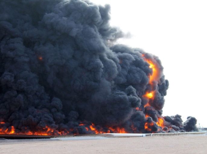 (FILE) A file picture dated 26 December 2014 showing smoke rising from a large fuel depot fire, al-Sidra, Libya, during fighting. Islamic State militants on 04 January 2016 launched an attack on the port of al-Sidra, Libya's largest oil terminal, military officials said. Clashes between guards at the terminal and the jihadists led to the death of two guards and 10 of the attackers, Omar al-Hassi, spokesman for Libya's Petroleum Guards Force, said. A military official loyal to Libya's internationally recognized government, based in Tobruk in the far east of the country, said the air force had intervened and rebuffed the attack.Islamic State, which is based mainly in Syria and Iraq, controls an area of Libya's Mediterranean coast centred around the towns of Sirte and al-Nofaliyeh, west of al-Sidra.