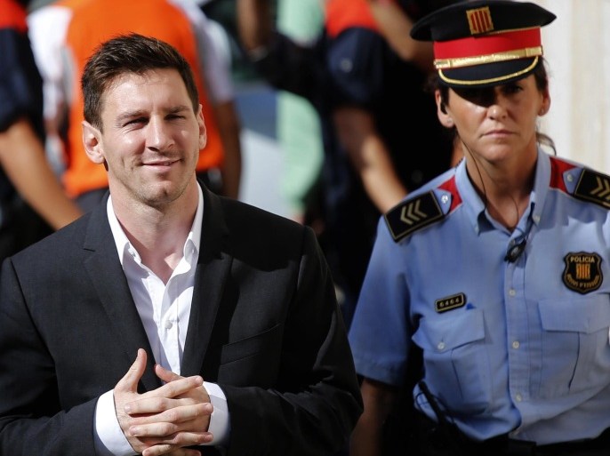 FILE - In this Sept. 27, 2013 file photo, Barcelona F.C. star Lionel Messi, left, arrives at a court to answer questions in a tax fraud case in Gava, near Barcelona, Spain. Barcelona prosecutors are calling for the arrest of Messi's father in a tax fraud case. Prosecutors have cleared Messi of wrongdoing but are seeking an 18-month prison sentence for his father, Jorge Horacio Messi, for allegedly defrauding Spain's tax office of 4 million euros ($4.5 million) in unpaid taxes from 2007-09. (AP Photo/Emilio Morenatti, File)