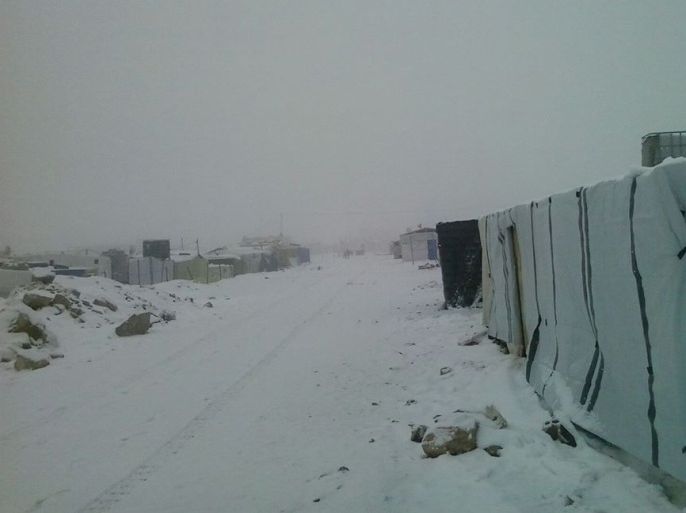 صور من موقع لتجمع مخيماتفي جرود القلمون توضح حالها أثناء العاصفة وتراكم الثلوج. (من المراسل : وسيم عيناوي- القلمون)