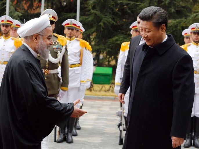 Iranian President Hassan Rowhnai (L) welcomes his Chinese counterpart Xi Jinping (R), during a welcome ceremony at the presidential palace in Tehran, Iran, 23 January 2016. Media reported that Xi Jinping is in Tehran to meet with Iranian officials.