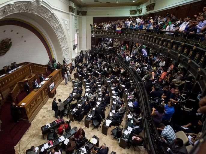 A general view of the National Assembly session in Caracas, Venezuela, 06 January 2016. After their emphatic victory in the 06 December parliamentary elections in Venezuela, the opponents of the socialist government took power on 05 January in the National Assembly. In a turbulent inaugural session, the deputies took their oaths, leaving President Nicolas Maduro's socialists out of the majority in the parliament for the first time in 16 years.
