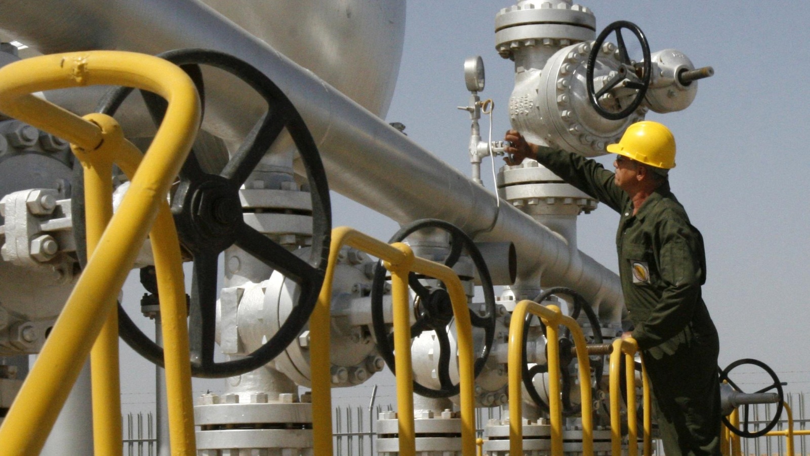 ‪)‬ إيران تحتاج إلى استثمارات أجنبية بنحو مئتي مليار دولار في قطاع النفط (