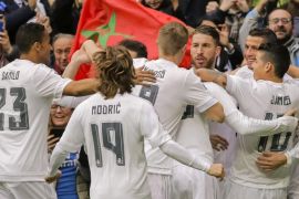 Real Madrid's Portuguese striker Cristiano Ronaldo (2R) celebrates with teammates after scoring against Athletic de Bilbao during their Spanish Primera Division soccer match at Santiago Bernabeu stadium in Madrid, Spain, 13 February 2016.
