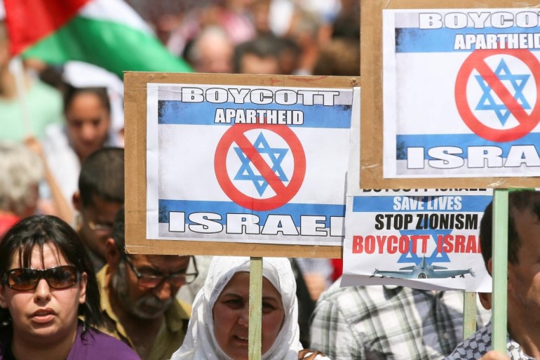 Placard reads 'Boycott Apartheid Israel' as protesters take part in a demonstration showing solidarity with Palestinians in the context of the Palestinian-Israeli conflict, in Brussels, Belgium, 27 July 2014. According media reports, Israel said it was resuming military operations in the Gaza Strip after Hamas rejected a ceasefire extension and launched rocket attacks. According to latest reports, Hamas has declared a 24-hour humanitarian truce.