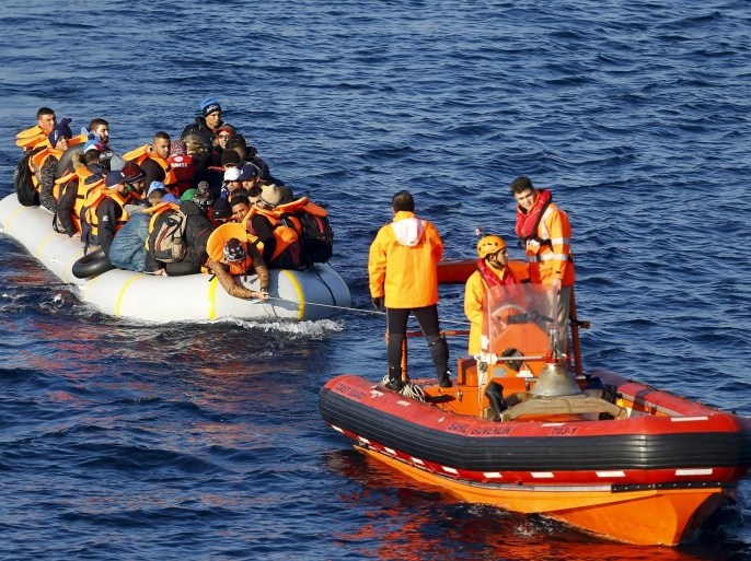 A Turkish Coast Guard fast rigid-hulled inflatable boat tow refugees and migrants in a dinghy in Turkish territorial waters of the north Aegean Sea, following a failed attempt of crossing to the Greek island of Lesbos, off the shores of Canakkale, Turkey, in this November 9, 2015 file photo. REUTERS/Umit Bektas/Files