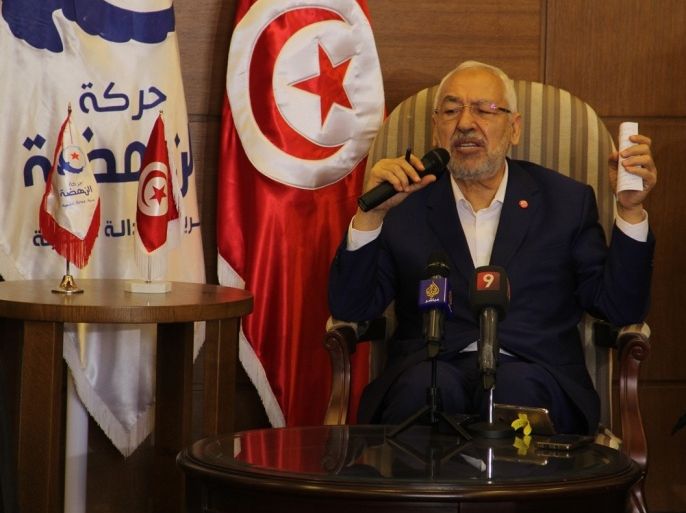 أعلن رئيس حركة النهضة الإسلامية في تونس راشد الغنوشي خلال مؤتمر للنهضة، اليوم الأحد، بولاية صفاقس (جنوب تونس)، رفضه أي تدخل أجنبي في ليبيا.
