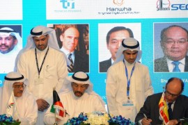 (L-R) Chief Executive of the Kuwait Petroleum Corporation (KPC), Nizar al-Adasani, Kuwait National Petroleum Company (KNPC) CEO, Mohammad al-Mutairi, and Spain's Tecnicas Reunidas CEO, Juan Liado, during the signing ceremony of contracts to build the new al-Zour oil refinery, in Kuwait City, Kuwait, 13 October 2015. According to reports, the Kuwait National Petroleum company on 13 October signed contracts worth 11.6 billion euros with ten international firms to build al-Zour refinery. The project is expected to be completed by 2019 and will produce 615,000 barrels per day.