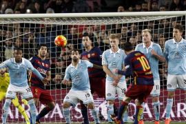 FC Barcelona's Argentinian striker Leo Messi (R) scores a goal of a fault kick against Celta Vigo during their Primera Division soccer match played at Camp Nou stadium in Barcelona, Catalonia, Spain on 14 February 2016.