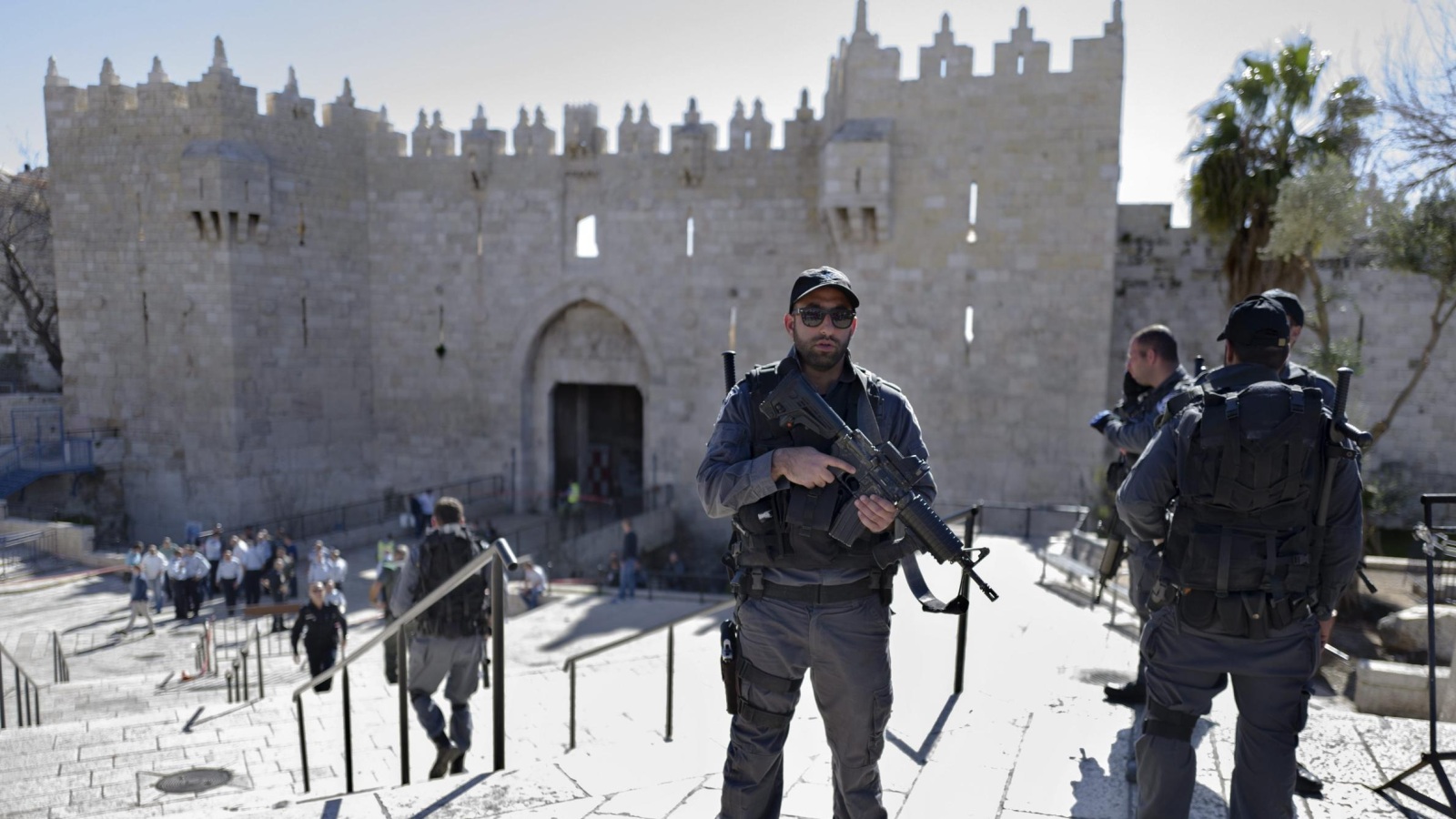 ‪انتشار قوات الاحتلال عقب عملية طعن جنود في القدس الشرقية المحتلة‬ (الأوروبية)