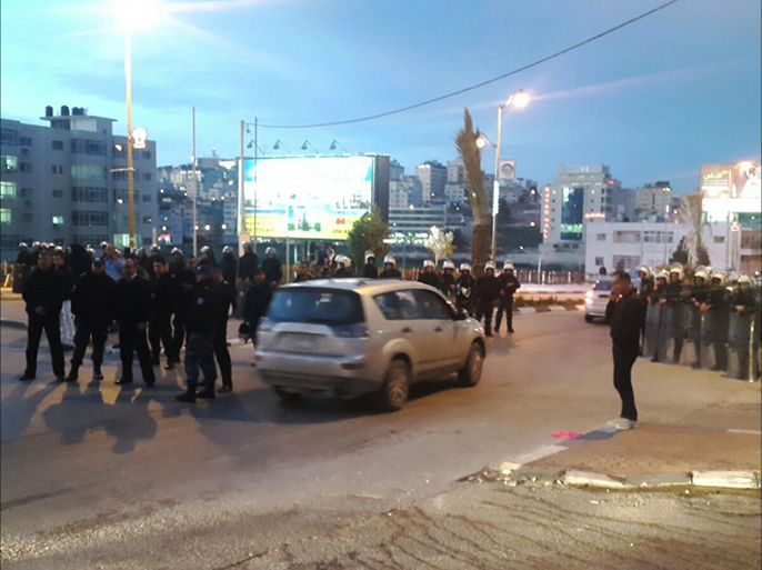 صور من الأجهزة الأمنية الفلسطينية لمسيرة مؤيدة للقيق من الوصول الى حاجز بيت ايل