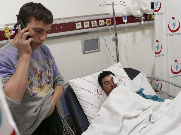 Kasim Genco (R), 21, a fighter of the Syrian opposition who was wounded during air strikes in Syria near Syrian-Turkish border, receives medical treatment at Kilis state hospital in Kilis, Turkey, 07 February 2016. A Turkish government spokesman in the border province of Kilis was quoted as saying on 07 February his country was not yet planning to let tens of thousands of civilians fleeing a Syrian government offensive and Russian airstrikes cross into its territory. Turkey is expecting an overall 60,000 refugees to arrive from the besieged Syrian province of Aleppo.