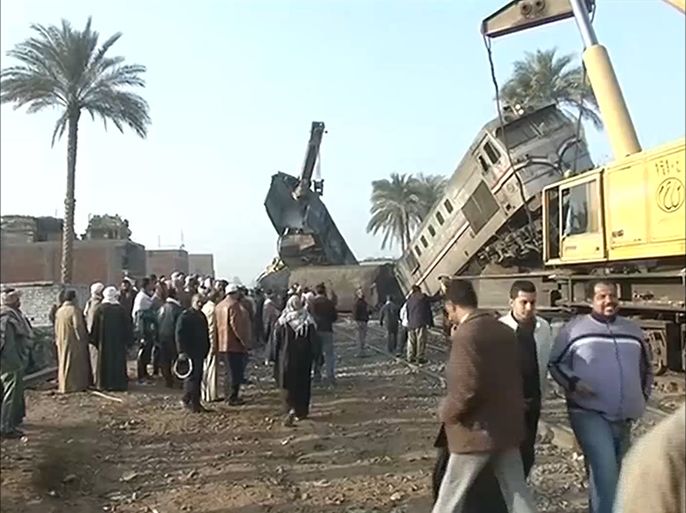 أصيب أكثر من مئة شخص إثر انقلاب قطار ركاب ليلاً في محافظة بني سويف جنوبي القاهرة.