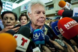 Former Spanish Prime Minister Felipe Gonzalez, talks to the press in the international airport Simon Bolivar, located in Maiquetia, Venezuela, on 7 June 2015. Gonzalez arrived to Caracas without any problems despite the country's parliament declared him "non grata persona" after his decision to join in the defense of the Venezuelan opposition prisoners.