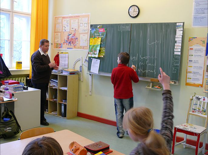 حصة لتعليم لغة الضاد كلغة أجنبية ثانية بأحد مدارس برلين . الجزيرة نت