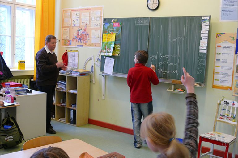 حصة لتعليم لغة الضاد كلغة أجنبية ثانية بأحد مدارس برلين . الجزيرة نت
