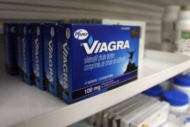 A box of Viagra, typically used to treat erectile dysfunction, is seen in a pharmacy in Toronto in this January 31, 2008, file photo. Canada's Supreme Court struck down the patent on global pharmaceuticals giant Pfizer Inc's Viagra erectile dysfunction drug and opened the door to generic competition, November 8, 2012.