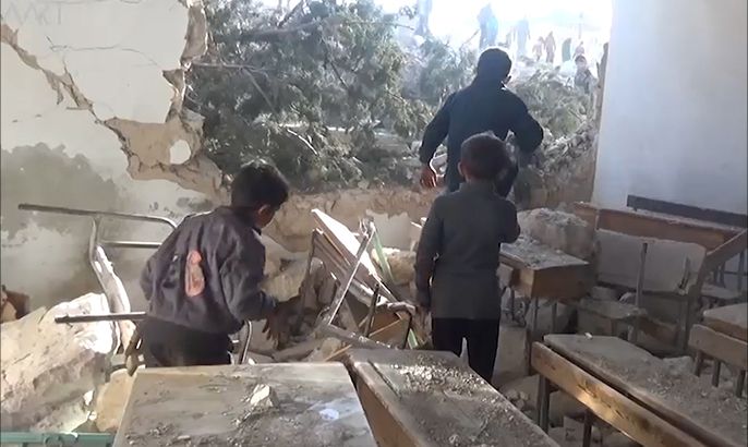 طائرات روسية تقصف مدرسة في أورم الكبرى بريف حلب