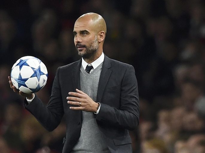 Bayern Munich manager Pep Guardiola holds the ball during his team's Champions League Group F match against Arsenal at the Emirates Stadium, London, England, October 20, 2015. Spaniard Pep Guardiola has signed a three-year contract to take over as Manchester City manager in July, the Premier League club said on Monday. REUTERS/Dylan Martinez EDITORIAL USE ONLY