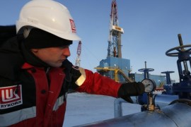 A worker checks a pressure gauge at the Lukoil company owned Imilorskoye oil field outside the West Siberian city of Kogalym, Russia, January 25, 2016. Picture taken January 25, 2016. REUTERS/Sergei Karpukhin