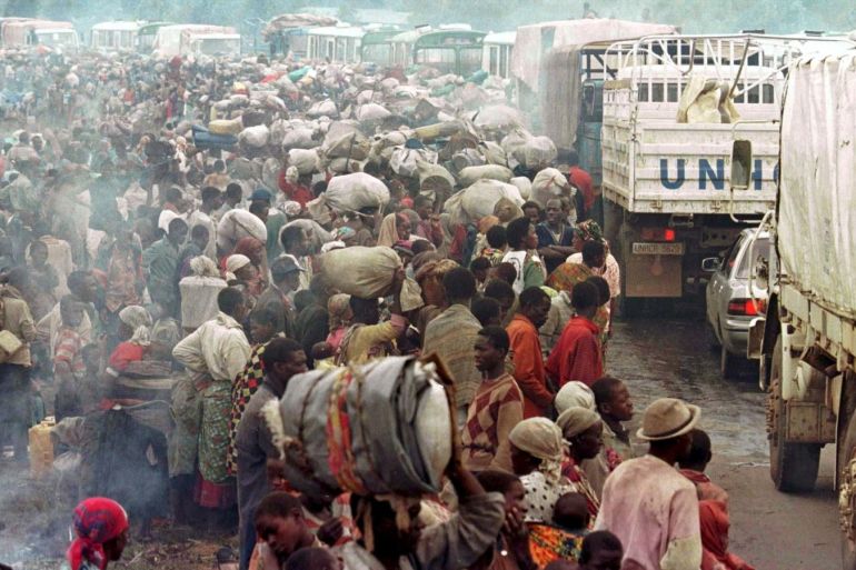صورة تعود لعام 1994 توثق الهجرة الجماعية هربا من المذابح في رواندا - أسوشيتيدبرس