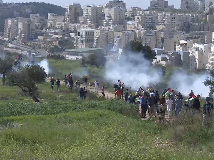 الاحتلال يقمع مسيرة في قرية بلعين