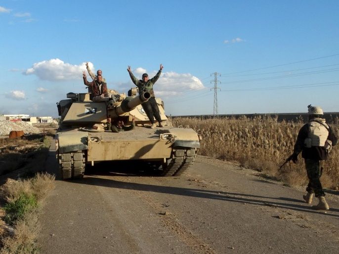 Iraqi security forces gesture from the top of a tank as they gather in Jweba on the eastern fringes of Ramadi, February 8, 2016. Iraqi forces recaptured territory from Islamic State militants on Tuesday which links the recently recaptured city of Ramadi to a major army base in western Iraq, the military said. A statement broadcast on state television said the army, police and counter-terrorism forces had retaken several areas including the town of Husaiba al-Sharqiya, about 10 km (6 miles) east of Ramadi. Picture taken February 8, 2016. REUTERS/Stringer FOR EDITORIAL USE ONLY. NO RESALES. NO ARCHIVE. TPX IMAGES OF THE DAY