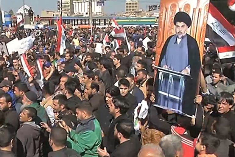 التيار الصدري يتظاهر مطالبا بتغيير شامل بالحكومة العراقية