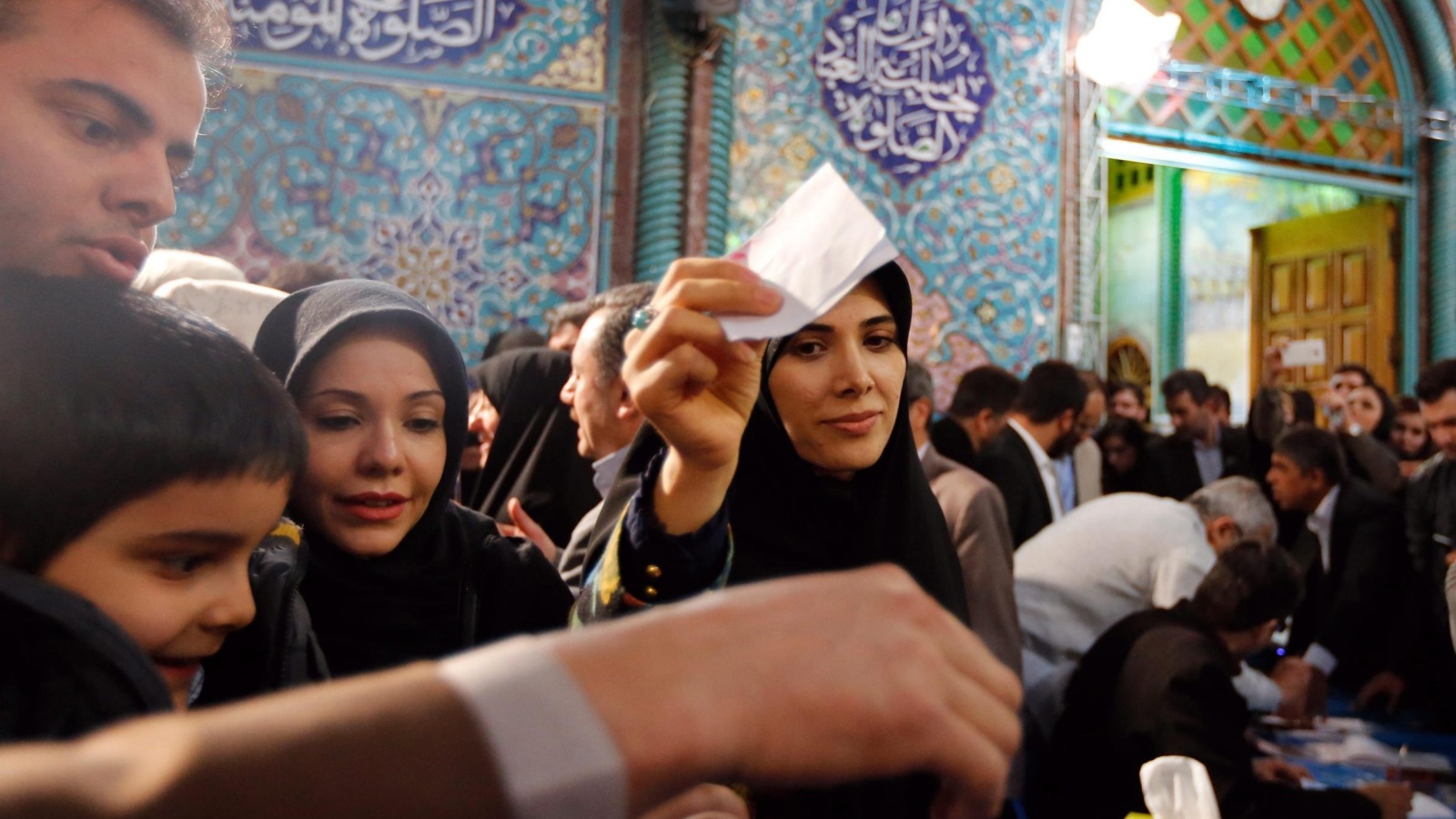 ‪الداخلية الإيرانية أعلنت أن نحو 33 مليون ناخب شاركوا في التصويت‬ (الأوروبية)