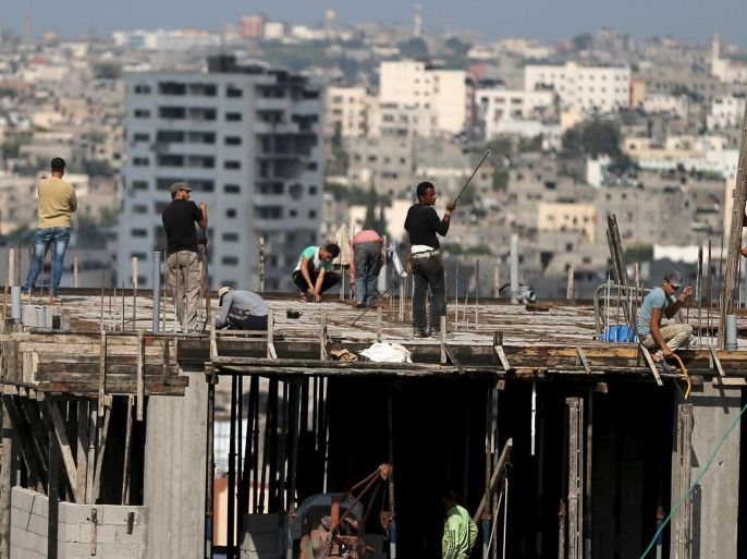 Workers rebuild a Palestinian house that was completely destroyed in last year's 50-day war between Israel and Palestinian militant groups in Gaza Strip, November 8, 2015. The house among the first number of houses to be rebuilt since the war ended. Palestinian and United Nations officials said nearly 130,000 houses were either destroyed or damaged during the war. REUTERS/Mohammed Salem