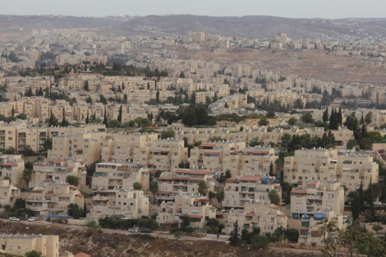 مستوطنة بسغات زئيف شمال شرق القدس (تصوير- عوض الرجوب-الجزيرة نت)