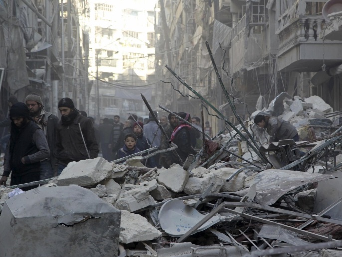 ‪دمار وركام جراء قصف حي الشعار في حلب قبل أيام‬ دمار وركام جراء قصف حي الشعار في حلب قبل أيام (رويترز)