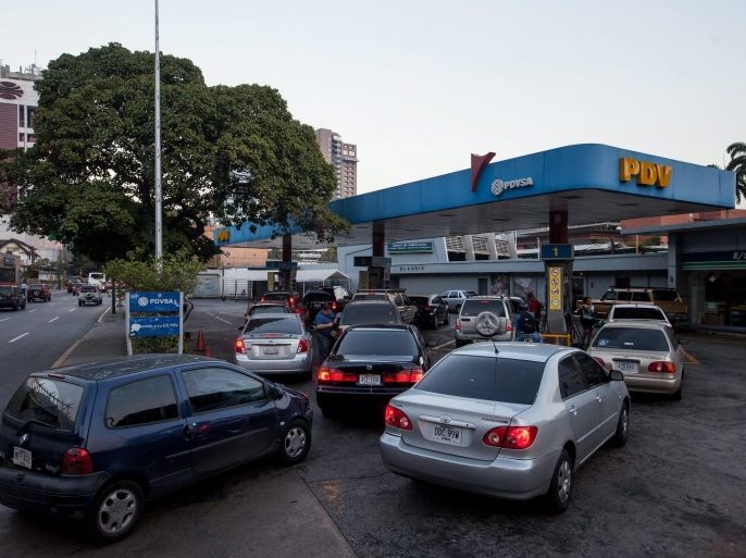 Vehicles queue to stock up on petrol at a Venezuela Oil gas station in Caracas, Venezuela, 17 February 2016. Venezuelan President Nicolas Maduro announced a 6,158 per cent increase in the 95 octane gas price and a 1,282 increase in the 91 octane gas price.