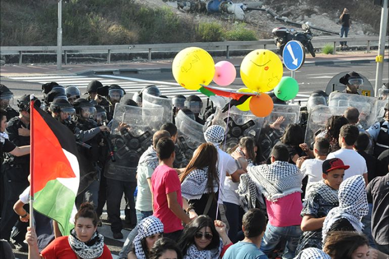 الشرطة الإسرائيلية ذراع لجهاز المخابرات وتعمل باستهداف الشبان واعتقالهم للتحقيقات بالشاباك، مظاهرة تضامنا مع الشعب الفلسطيني والأسرى أم الفحم حزيران يونيو 2014.