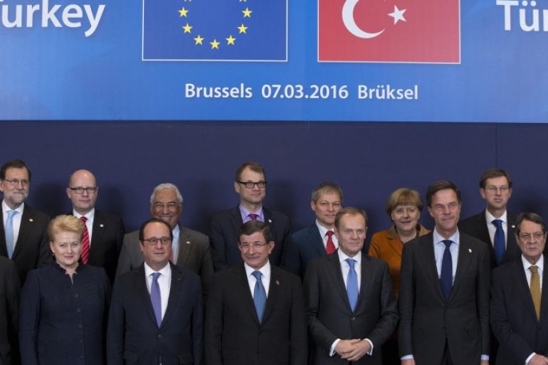 Turkish Prime Minister Ahmet Davutoglu (C) poses with European Union leaders during a EU-Turkey summit in Brussels, as the bloc is looking to Ankara to help it curb the influx of refugees and migrants flowing into Europe, March 7, 2016. REUTERS/Yves Herman