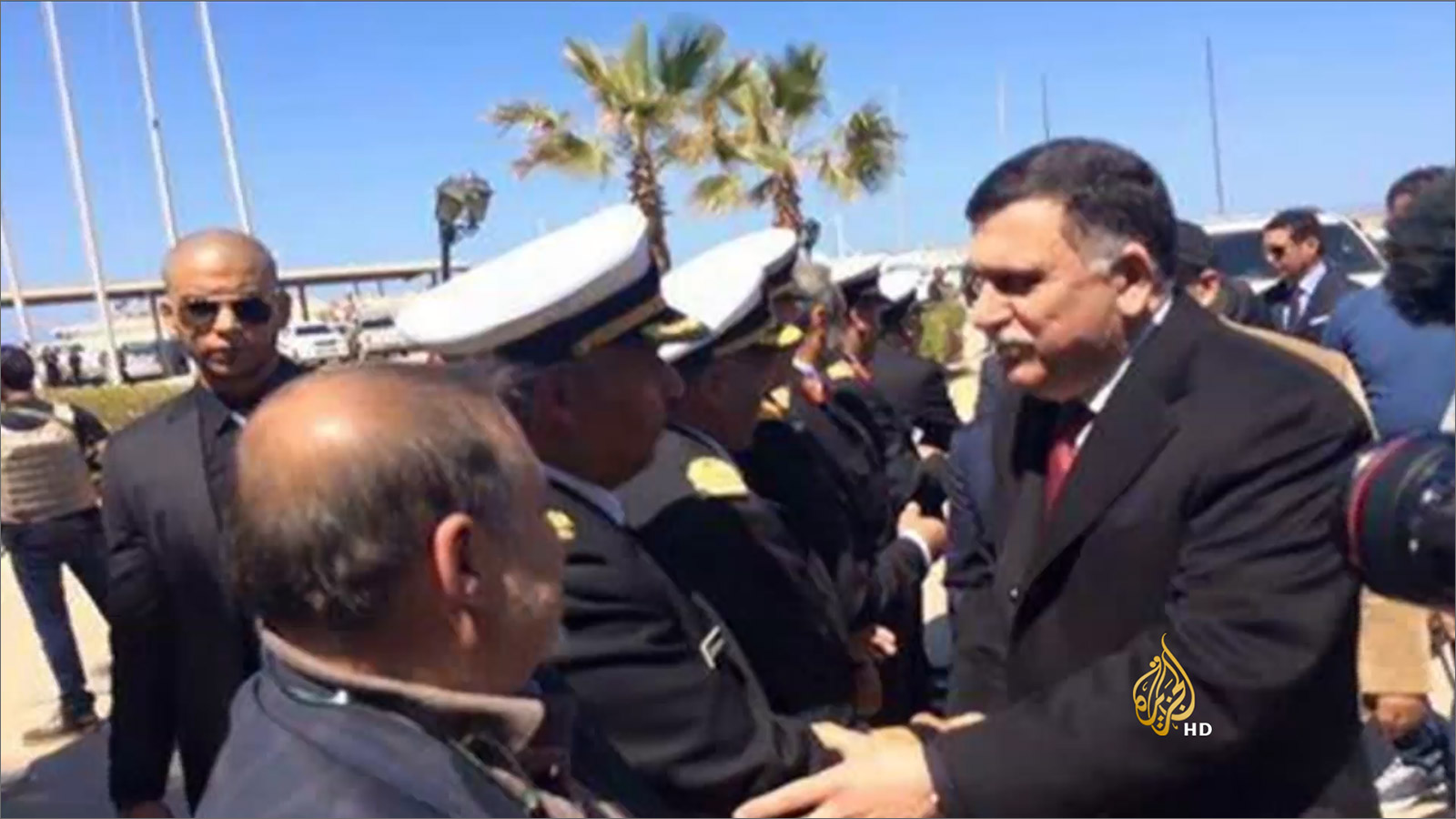 ‪رئيس حكومة الوفاق فايز السراج أثناء وصوله مع عدد من أعضاء المجلس الرئاسي إلى طرابلس‬  (الجزيرة