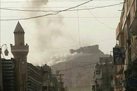 صورة نشرها ناشطون تظهر القصف الذي يستهدف قلعة تدمر