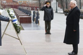 Israeli President Reuven Rivlin (R) attends a ceremony of laying a wreath at the tomb of the Unknown Soldier near the Kremlin wall in Moscow, Russia, 16 March 2016. Reuven Rivlin is on an official visit in Russia.