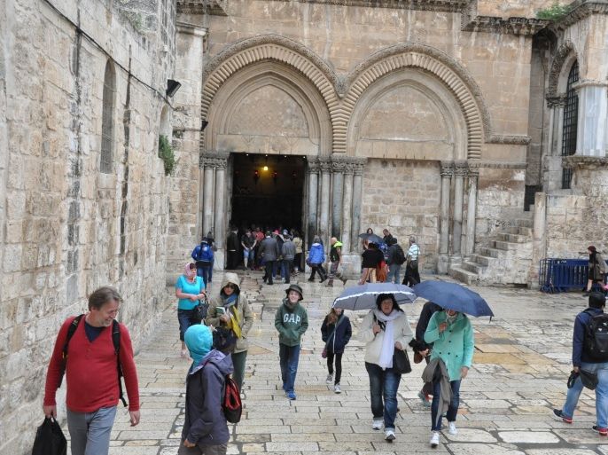 القدس- الساحة الخارجية لكنيسة القيامة الملاصقة لمسجد الخليفة عمر بن الخطاب
