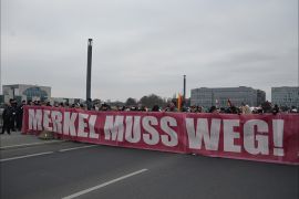 ثلاثة ألاف يميني متطرف تظاهروا ببرلين تحت عنوان ميركيل لابد أن ترحل ضد سياسة الحكومة الألمانية للجوء. الجزيرة نت