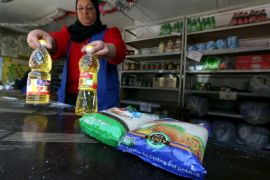 A worker sells subsidized food commodities at a government-run supermarket in Cairo, Egypt, February 14, 2016. Tens of millions of Egyptians rely on state subsidies provided as credits on smartcards they redeem against household staples each month. But in recent weeks, imported commodities like cooking oil have been in short supply as a dollar shortage makes it harder for state importers to secure regular supplies. Picture taken February 14, 2016. REUTERS/Mohamed Abd El Ghany