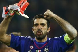 Juventus' Gianluigi Buffon reacts after their Champions League group D soccer match in Moenchengladbach, Germany, November 3, 2015. REUTERS/Wolfgang Rattay