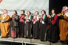 فلسطين رام الله 30 آذار 2016 فرقة المسنين تغني لبيت ساحور وتوثق تجربة رفض الضرائب للاحتلال نهاية الثمانينيات