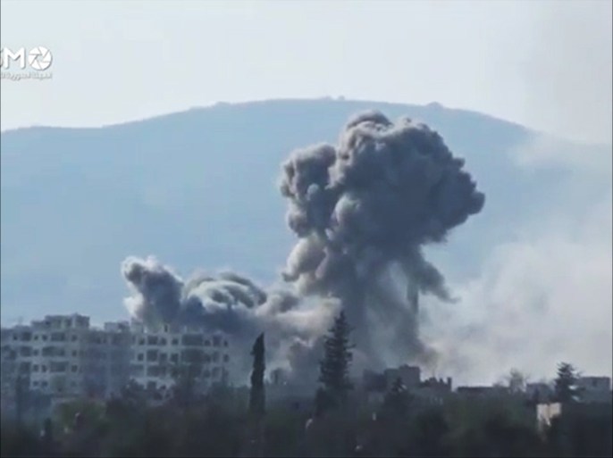 الطيران السوري يشن غارة على حرستا بريف دمشق