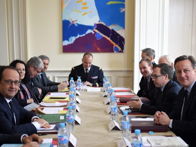 French President Francois Hollande (L) meets with British Prime Minister David Cameron (R) during the 34th Franco-British summit at the Somme Prefecture in Amiens, France, 03 March 2016. Britain announced a contribution of around 20 million euros in extra funding to boost security at the French port of Calais ahead of the annual summit taking place this year in the northern French city of Amiens, capital of the region that saw the Battle of the Somme a century ago during World War I. EPA/STEPHANE DE SAKUTIN / POOL MAXPPP OUT