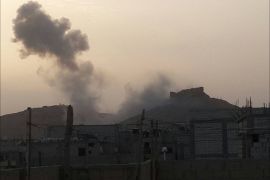 أعمدة الدخان تتصاعد في مدينة تدمر جراء محاولة استهداف القلعة تنسيقية الثورة في مدينة تدمر