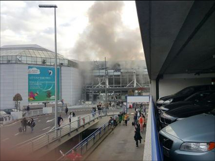 تفجيرا مطار بروكسل أمس (ناشطون)