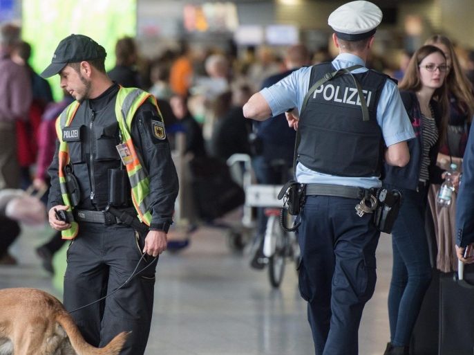 Members of the German federal police and a police dog handler with his dog secure the terminal area at the airport in Frankfurt am Main, Germany, 22 March 2016. The increased security comes in the wake of the explosions in Brussels, following terror attacks at Brussels airport and on the metro system which claimed multiple lives and injured many others.