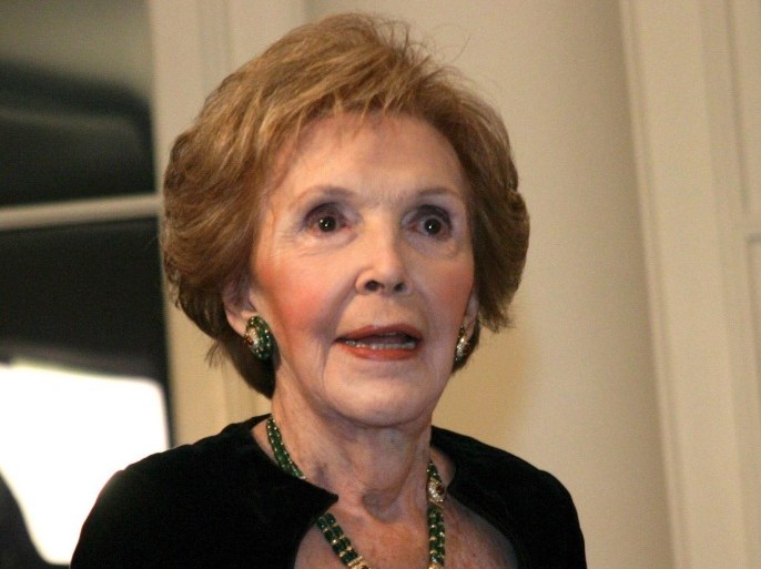 (FILE) A file picture dated 02 November 2005 of former US first lady Nancy Reagan arriving at the White House for a social dinner hosted by US President George W. Bush in Washington, DC. According to reports citing her spokesperson, Nancy Reagan died on 06 March 2016 at the age of 94. EPA/SAMANTHA REINDERS *** Local Caption *** 00566648