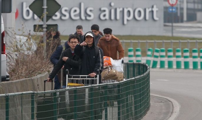 Passengers and airport staff are evacuated from the terminal building after explosions at Brussels Airport in Zaventem near Brussels, Belgium, 22 March 2016. Dozens of people have died or been injured in a double blast in the departure hall of Zaventem Airport in Brussels, Belgian media reported.