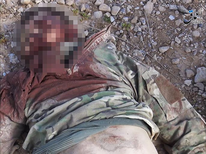 جثة المستشار العسكري الروسي الذي قُتل على أيدي مقاتلي تنظيم الدولة قرب تدمر بريف حمص